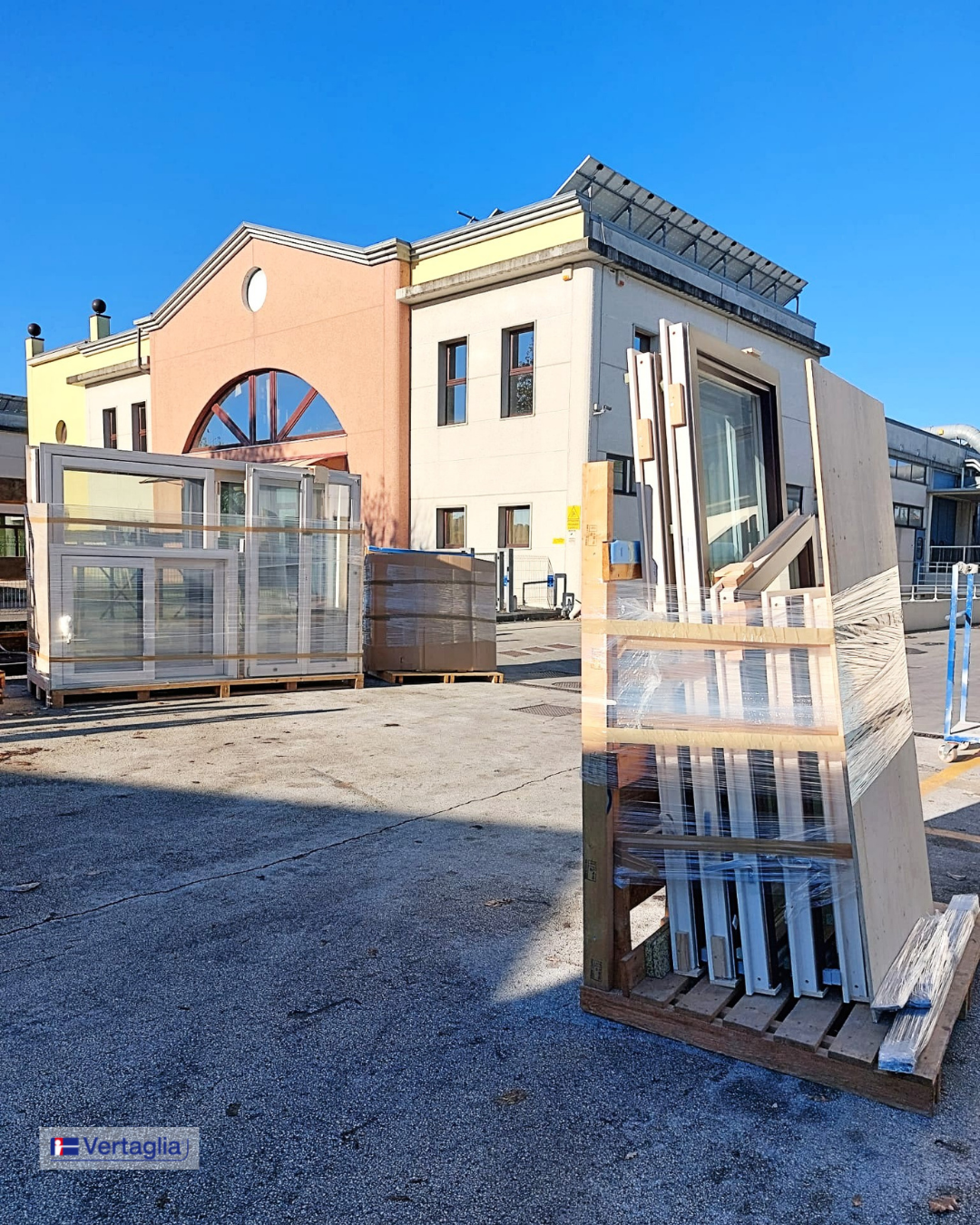 Wood and Aluminum windows for a new building located in Sardinia