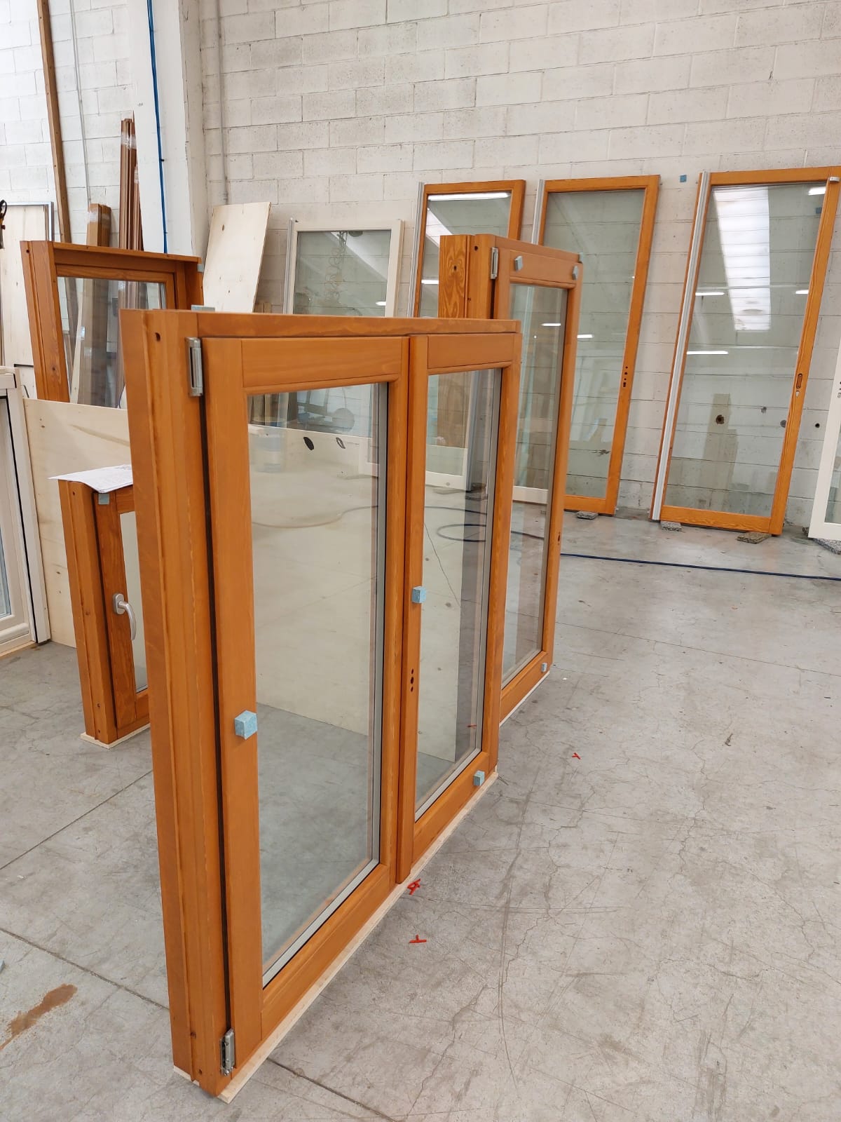 Wooden window frames in next delivery for Sardinia